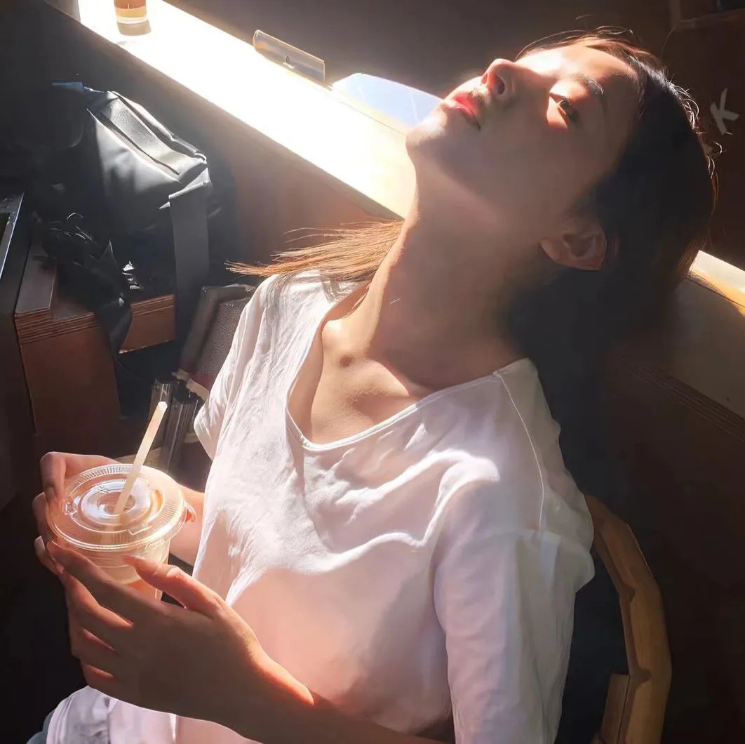 游艇藏春